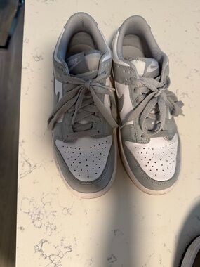 Nike Low Top Sneakers in White and Light Gray